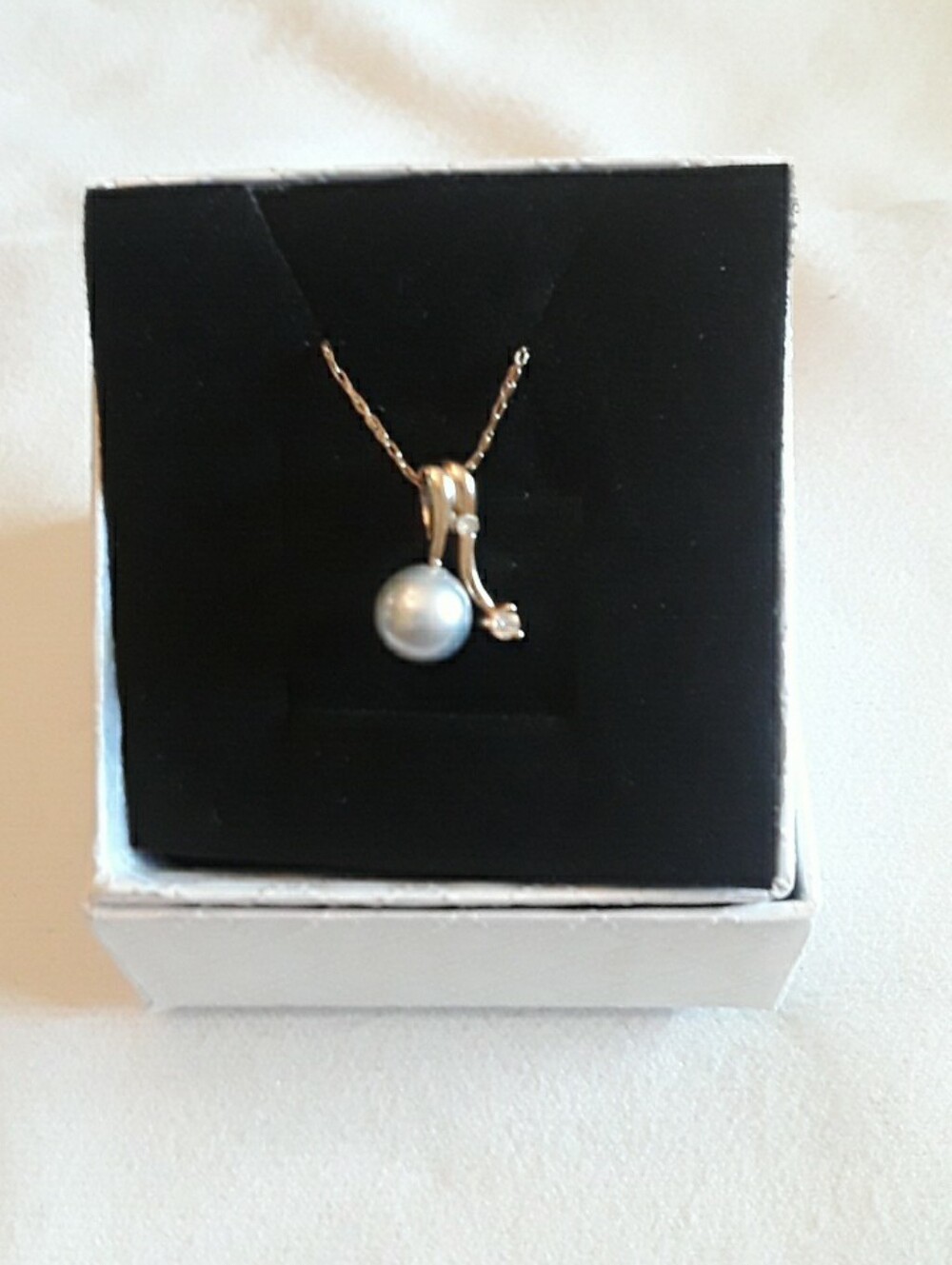 Beautiful 14k gray pearl and diamond necklace